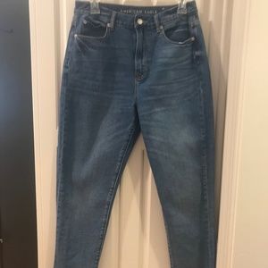 American Eagle Mom Jeans - Size 8